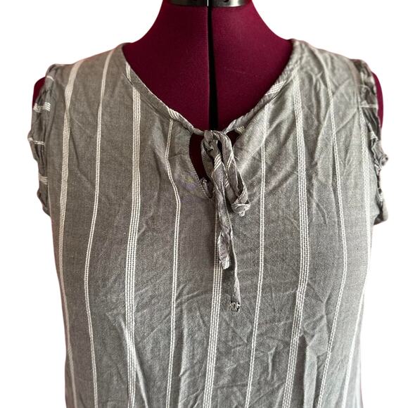 Womens Top Size XL Grey Tank Ruffle Detail Striped Office Siren Business Casual - Picture 2 of 8